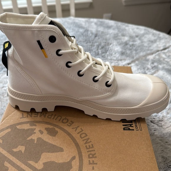 NWT Palladium Unisex Women’s 9.5 Men’s 8 Star White Pampa High Top Adult Boots - Picture 10 of 15